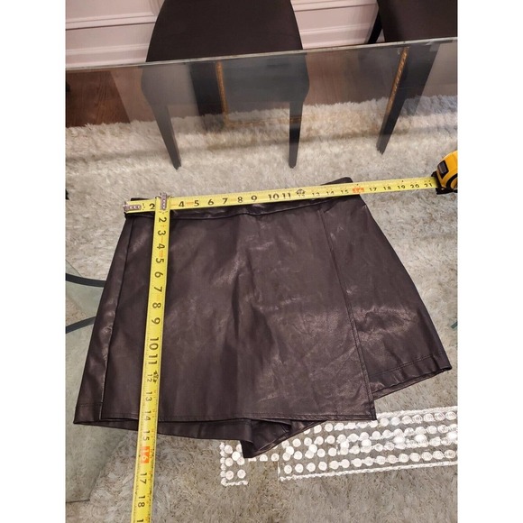 Iris Los Angeles Women's Black Faux Leather Skater Wrap Skirt Size Large - Picture 16 of 16